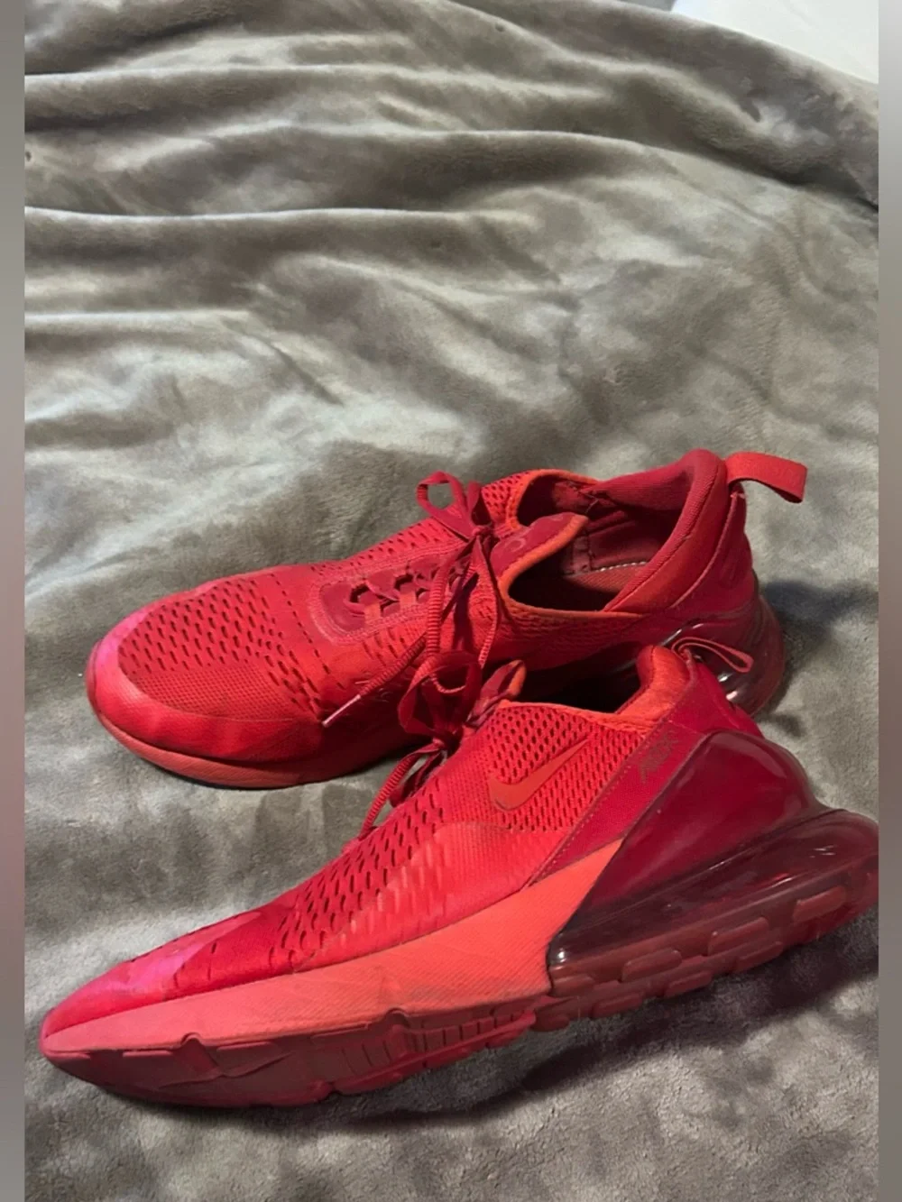 Men’s Nike All-Red Air Max 270 Sneakers - Picture 2 of 8